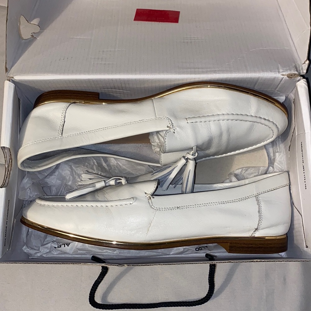 White leather loafer with gold trim tassel pee wee ish